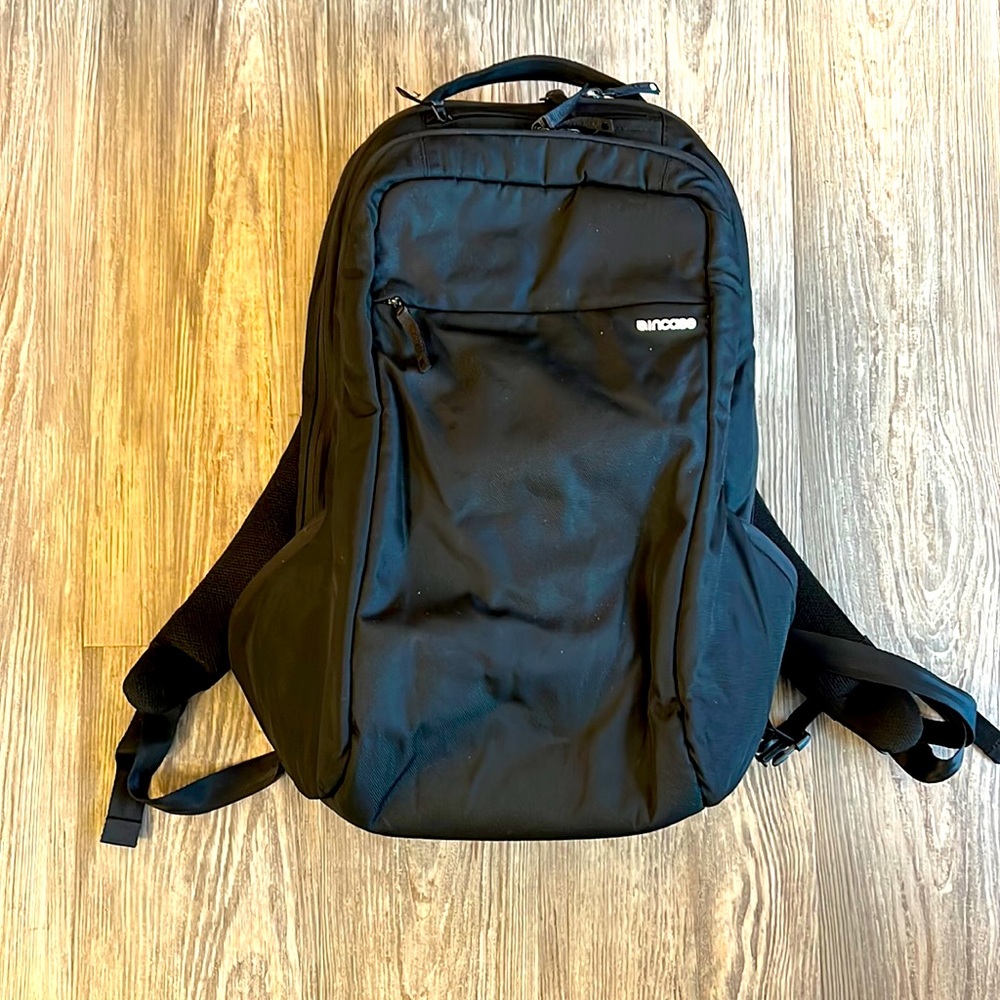 Incase icon backpack